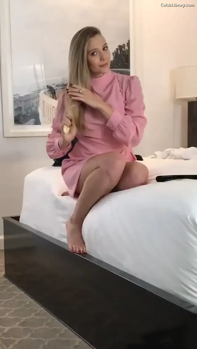 Elizabeth Olsen photo 9 of 2302