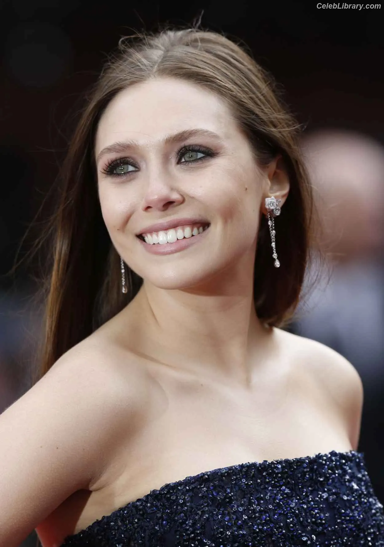 Elizabeth Olsen photo 5 of 2302