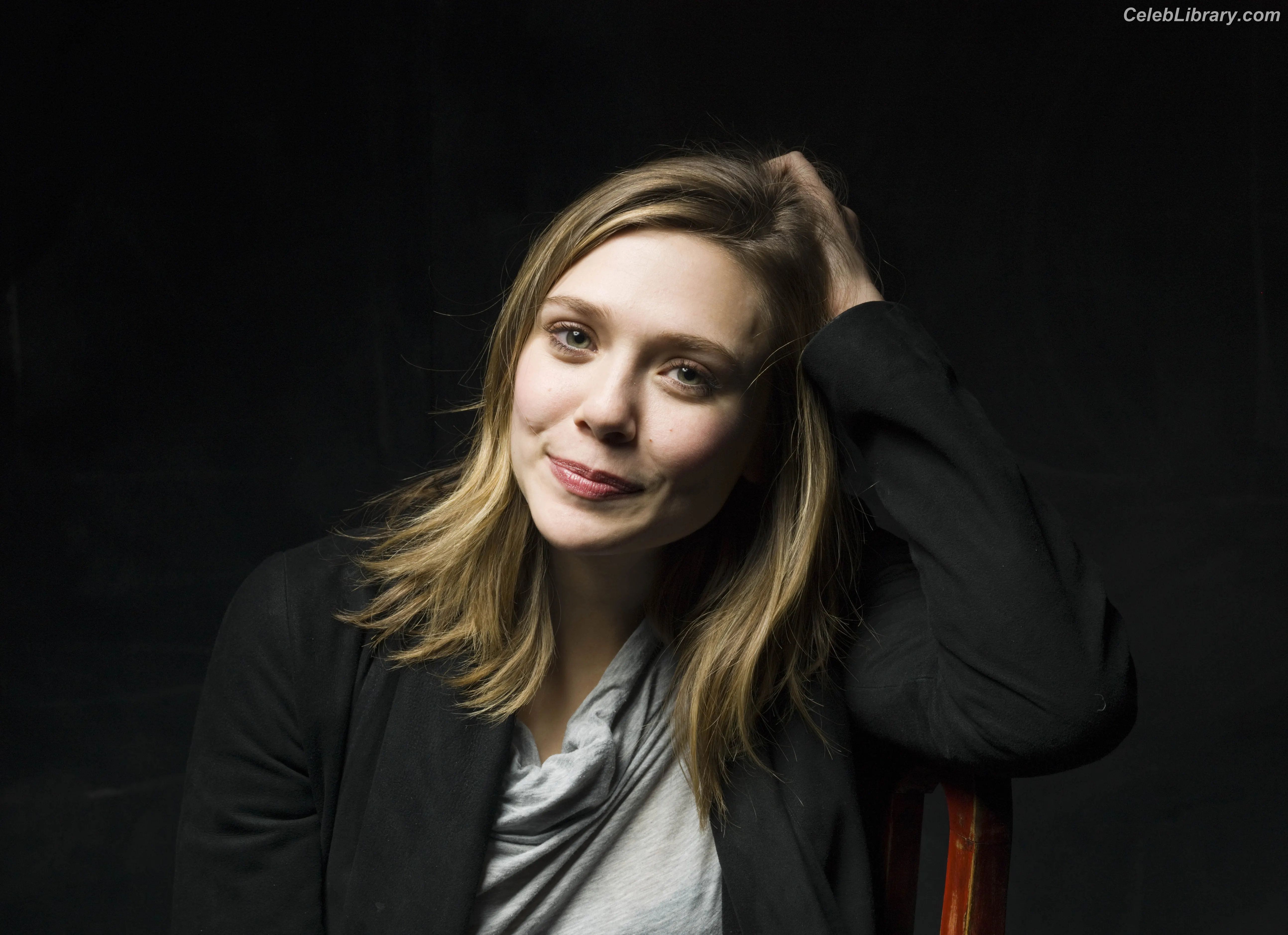 Elizabeth Olsen photo 9 of 2302
