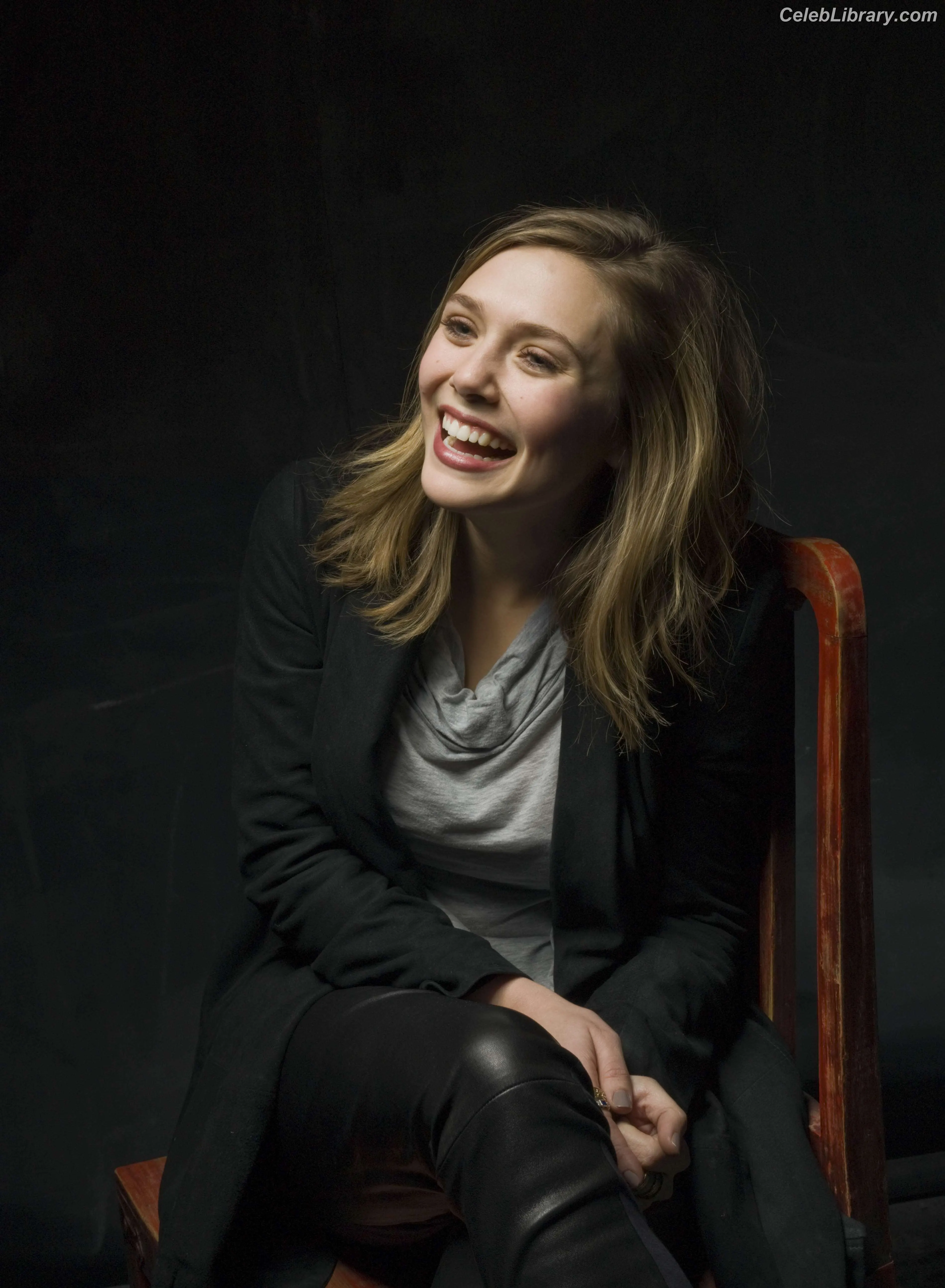Elizabeth Olsen photo 12 of 2302