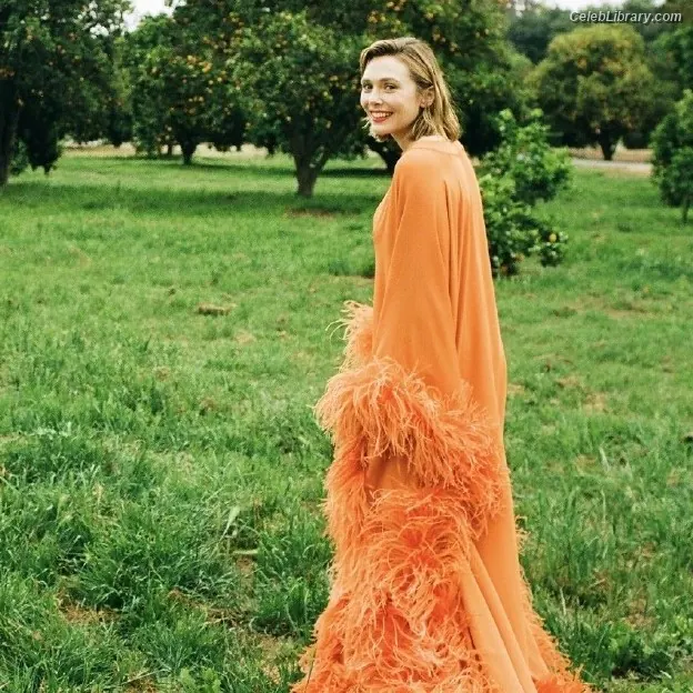 Elizabeth Olsen photo 16 of 2302