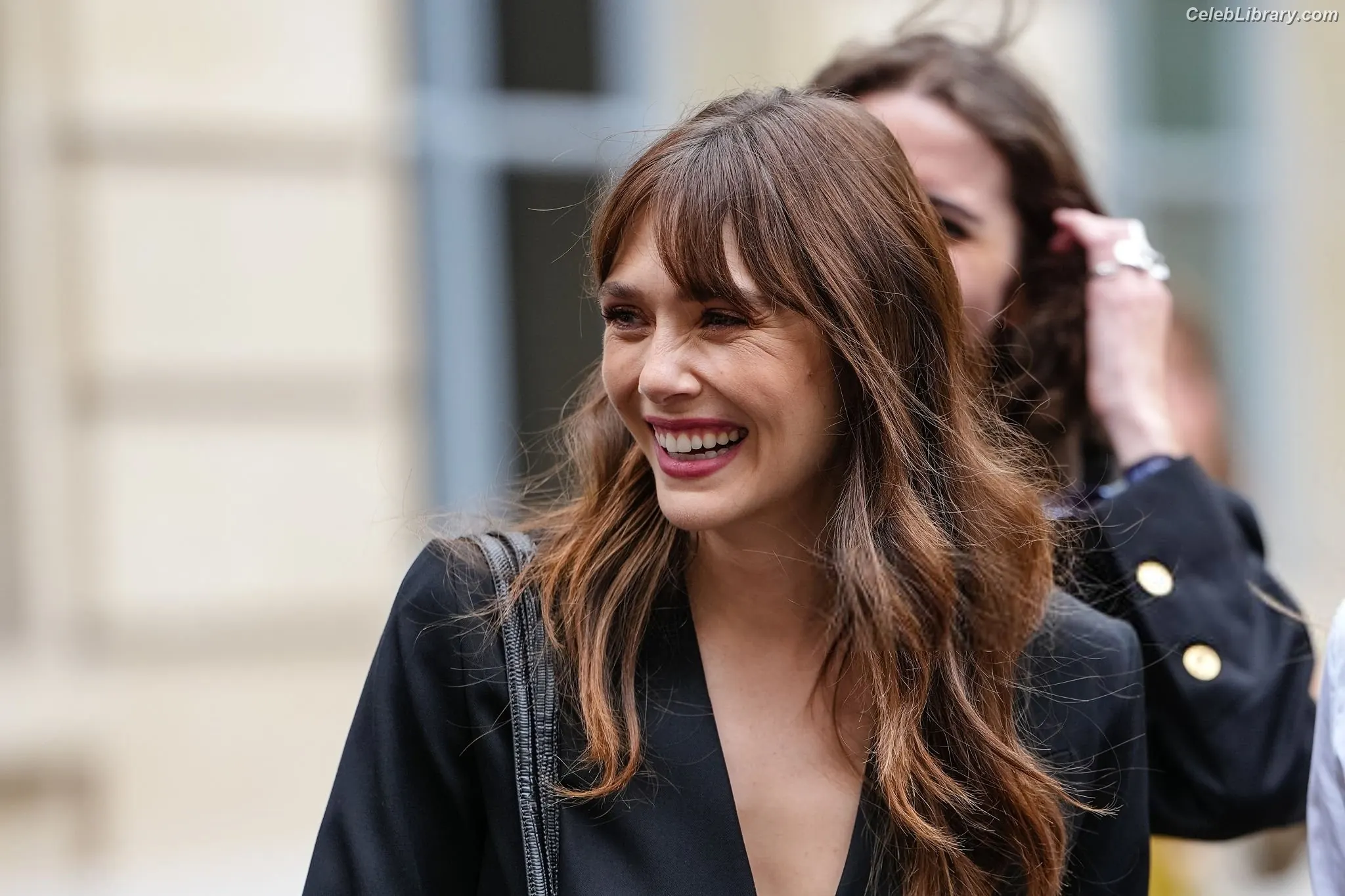Elizabeth Olsen photo 7 of 2302