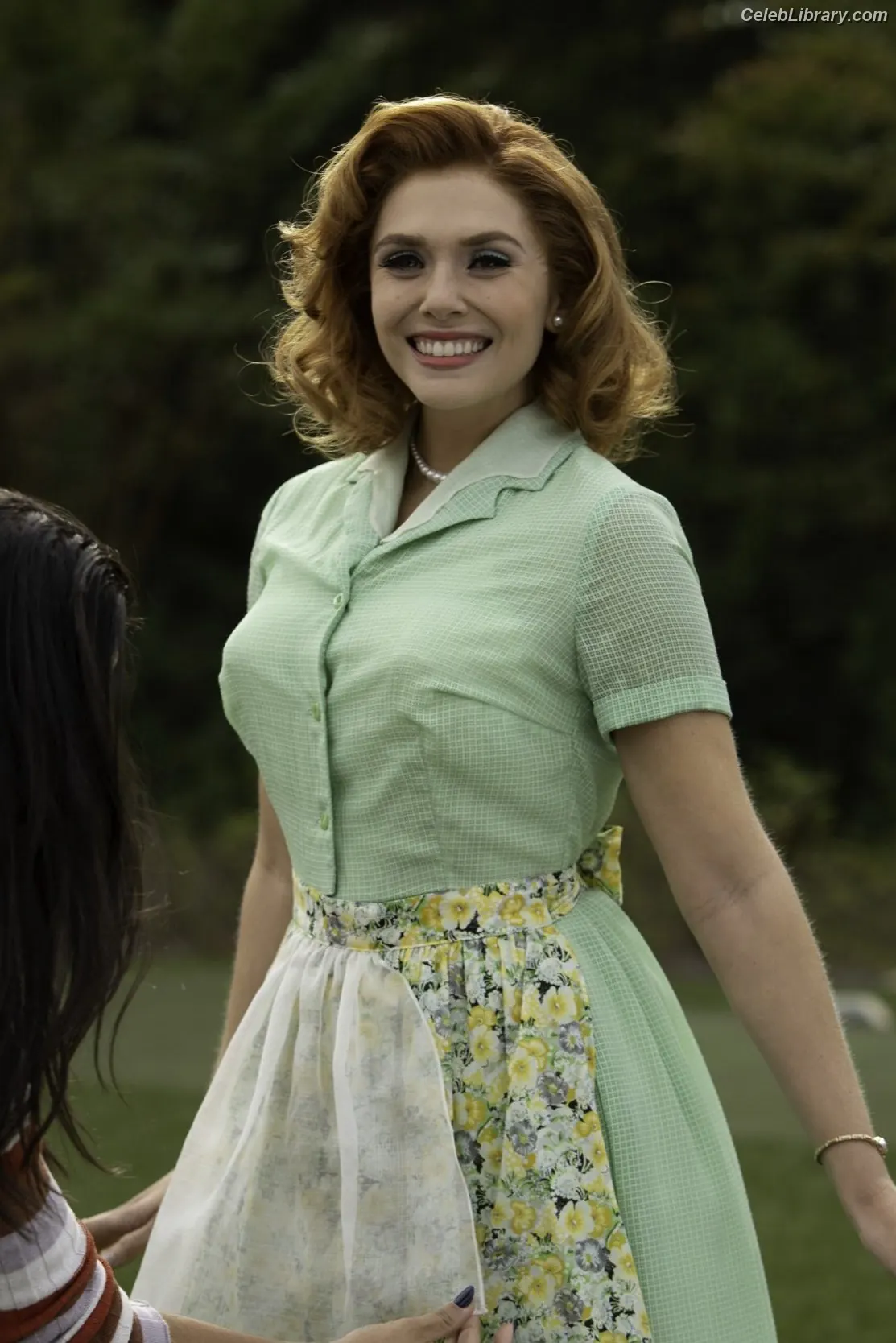 Elizabeth Olsen photo 1 of 2302