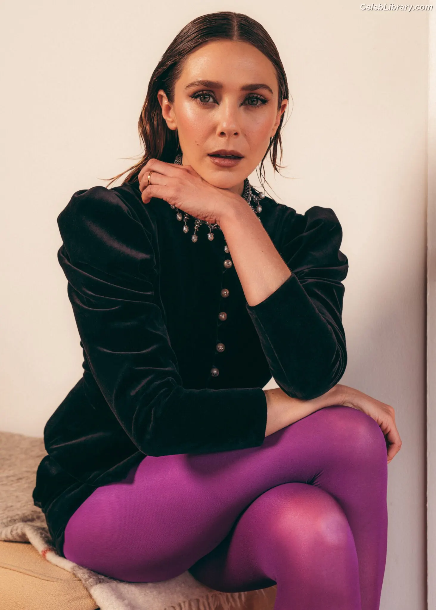 Elizabeth Olsen photo 2 of 2302