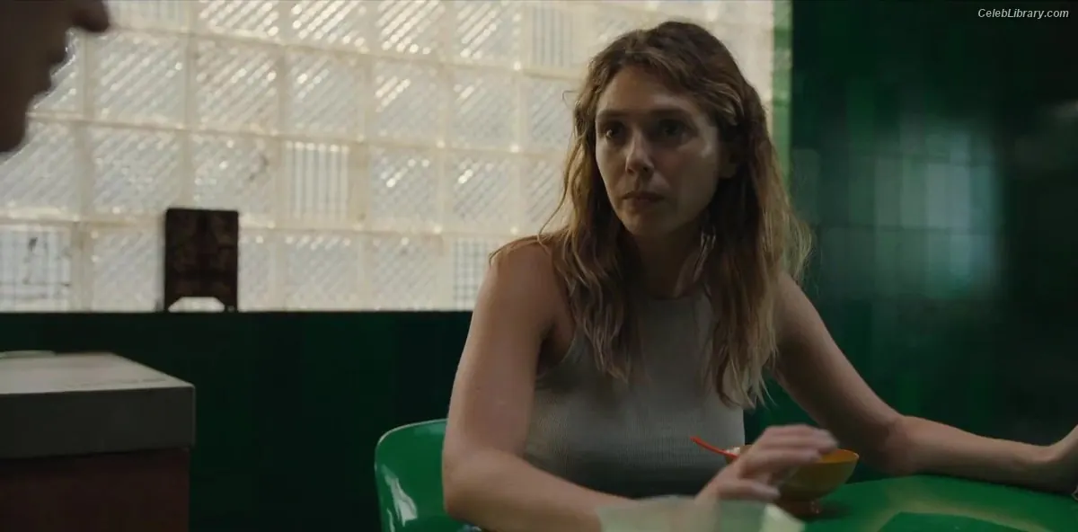Elizabeth Olsen photo 4 of 2302