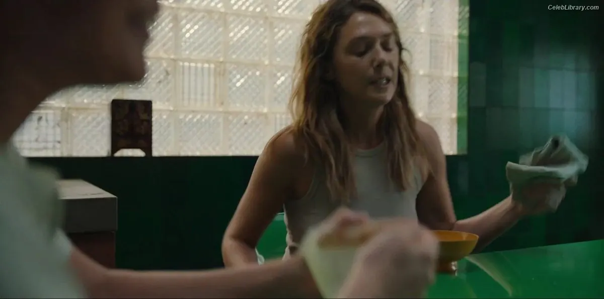Elizabeth Olsen photo 7 of 2302
