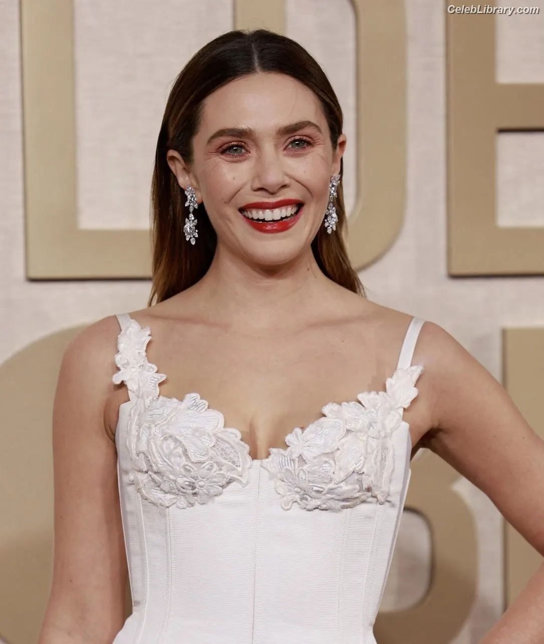 Elizabeth Olsen photo 20 of 2302