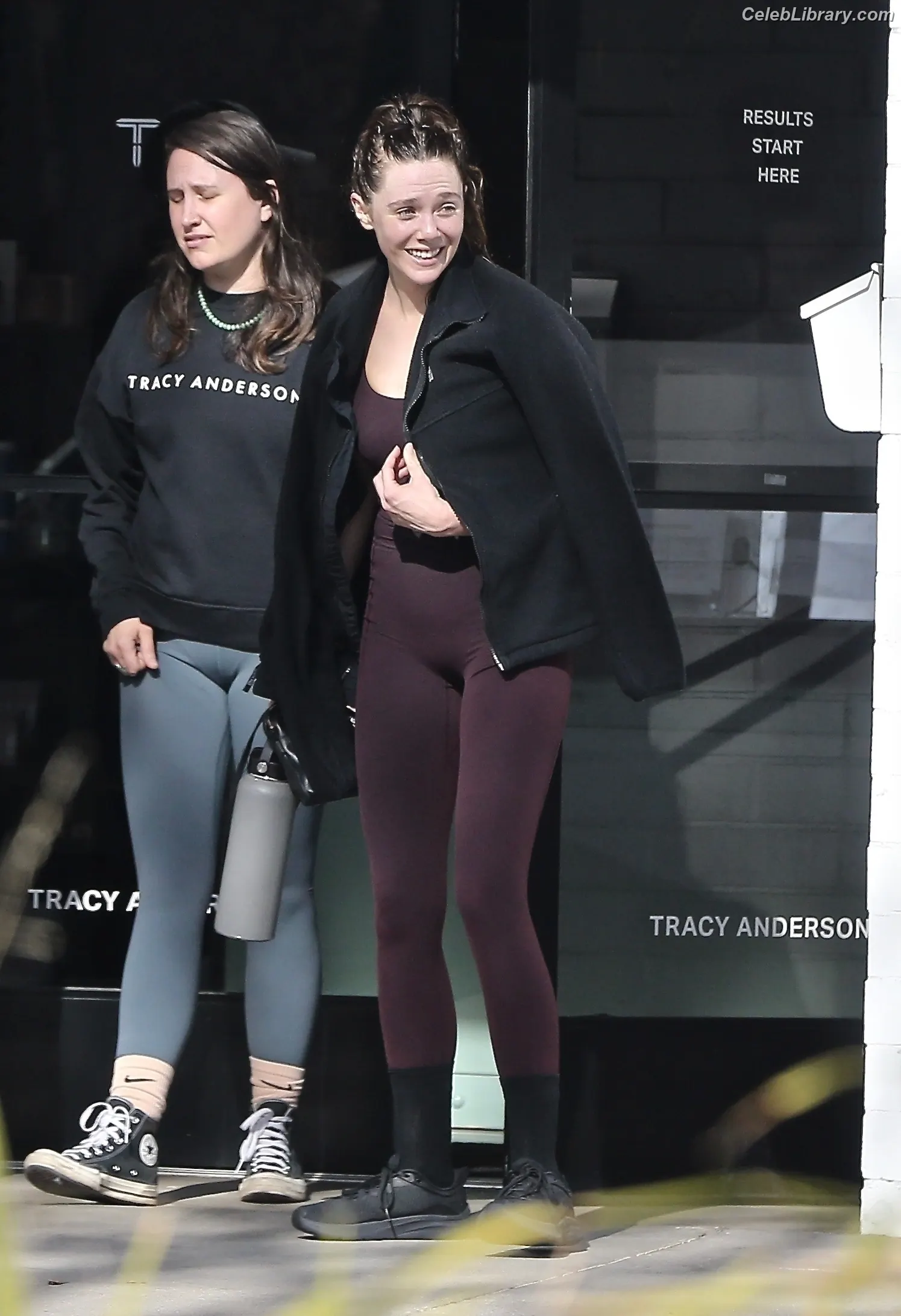 Elizabeth Olsen photo 2 of 2302