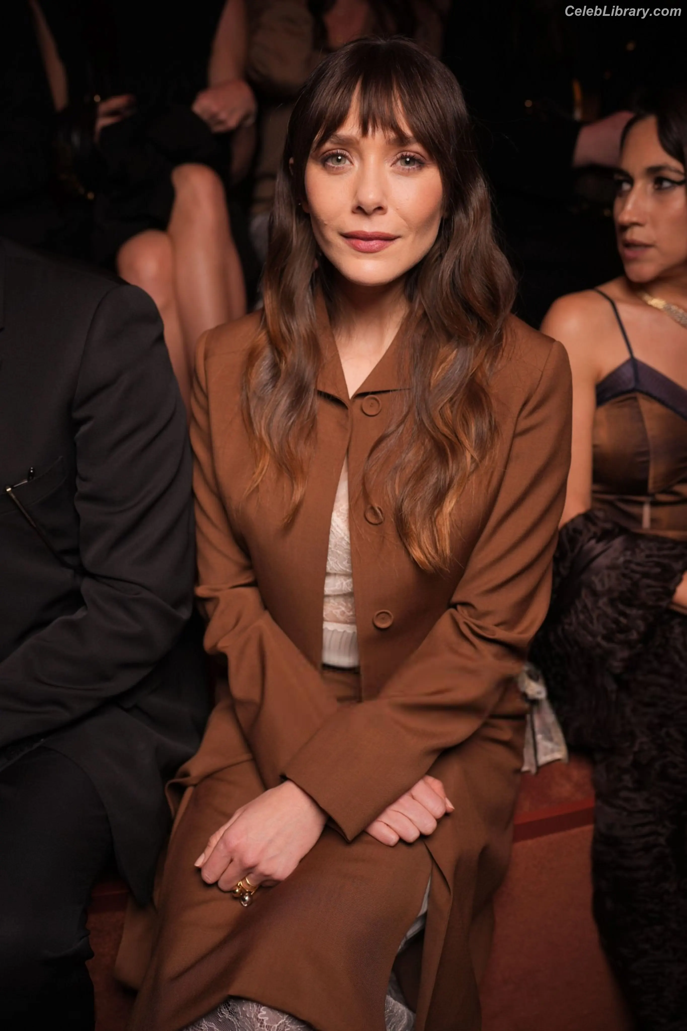 Elizabeth Olsen photo 2 of 2302