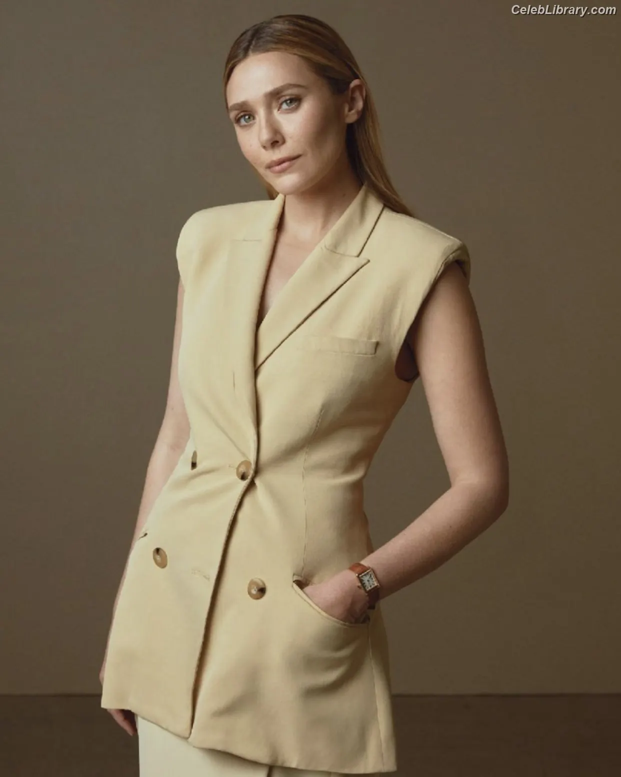 Elizabeth Olsen photo 16 of 2302