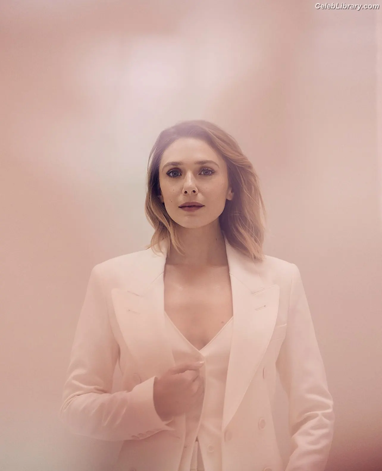 Elizabeth Olsen photo 18 of 2302