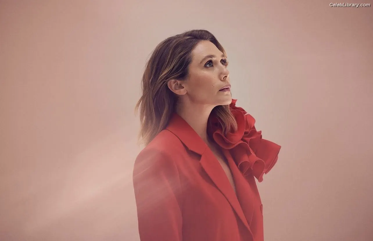 Elizabeth Olsen photo 20 of 2302