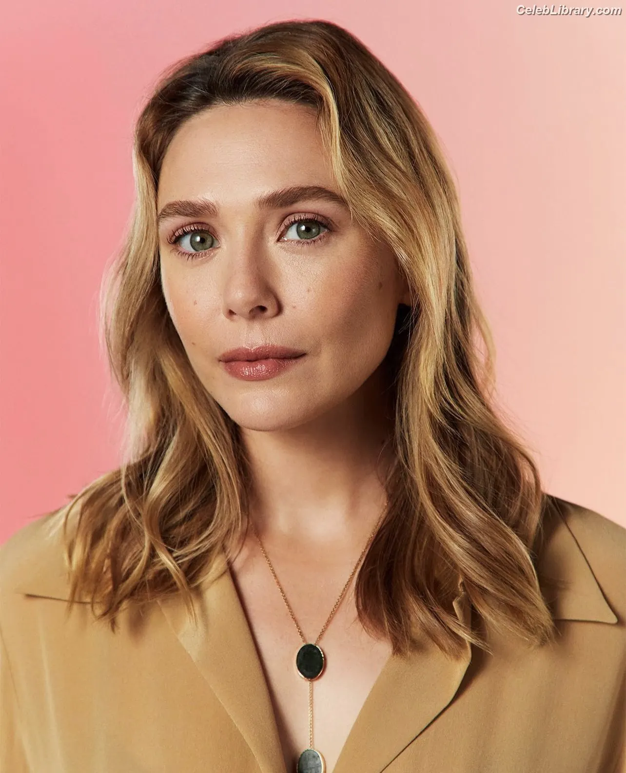 Elizabeth Olsen photo 21 of 2302