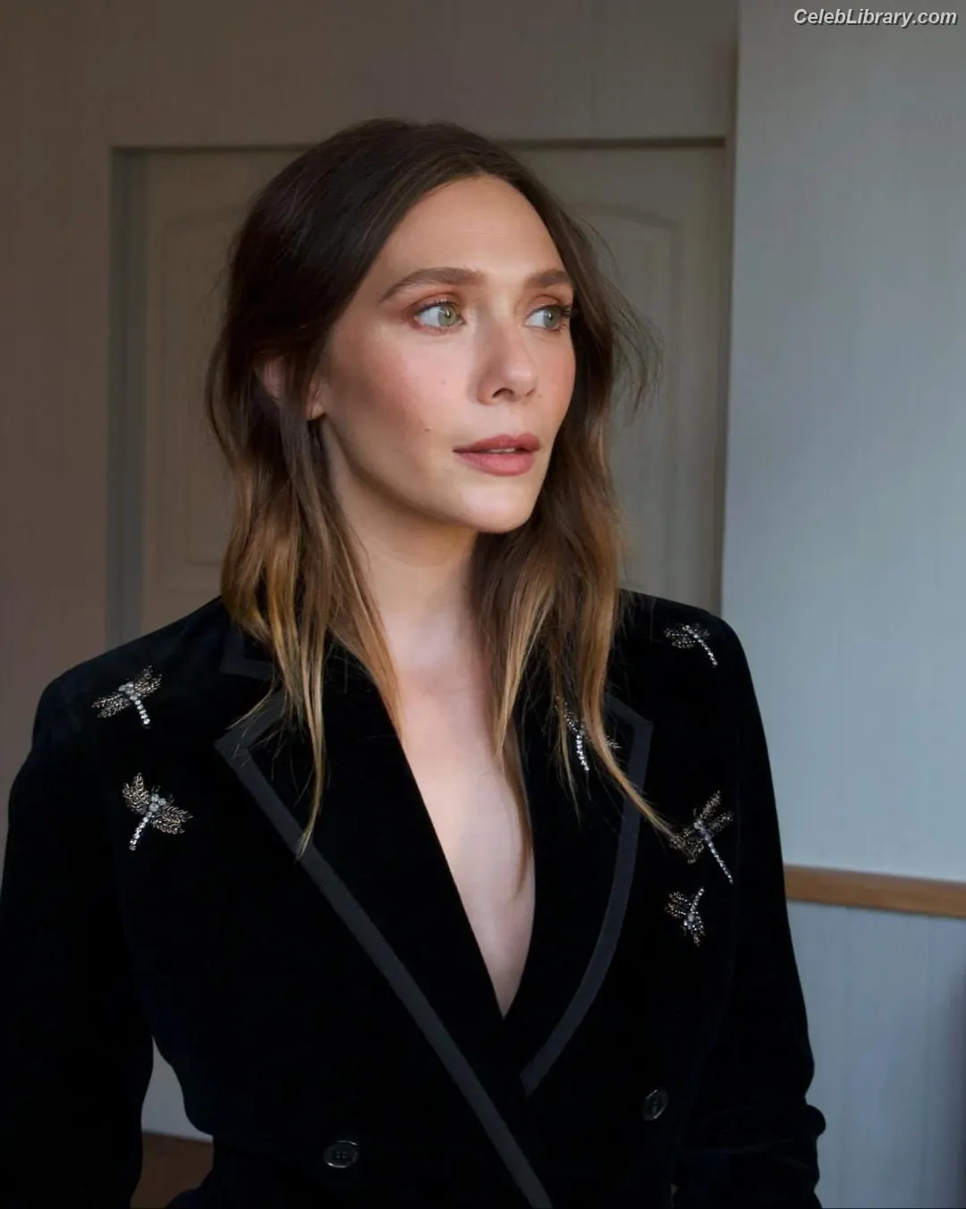 Elizabeth Olsen photo 17 of 2302