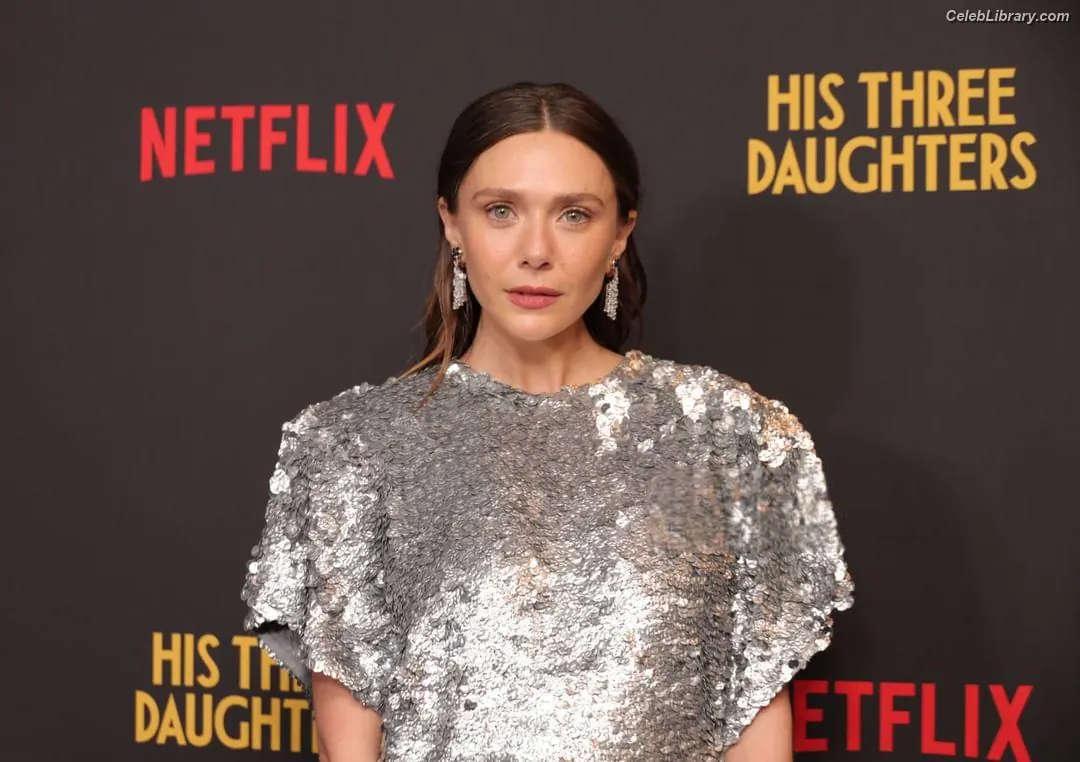 Elizabeth Olsen photo 20 of 2302