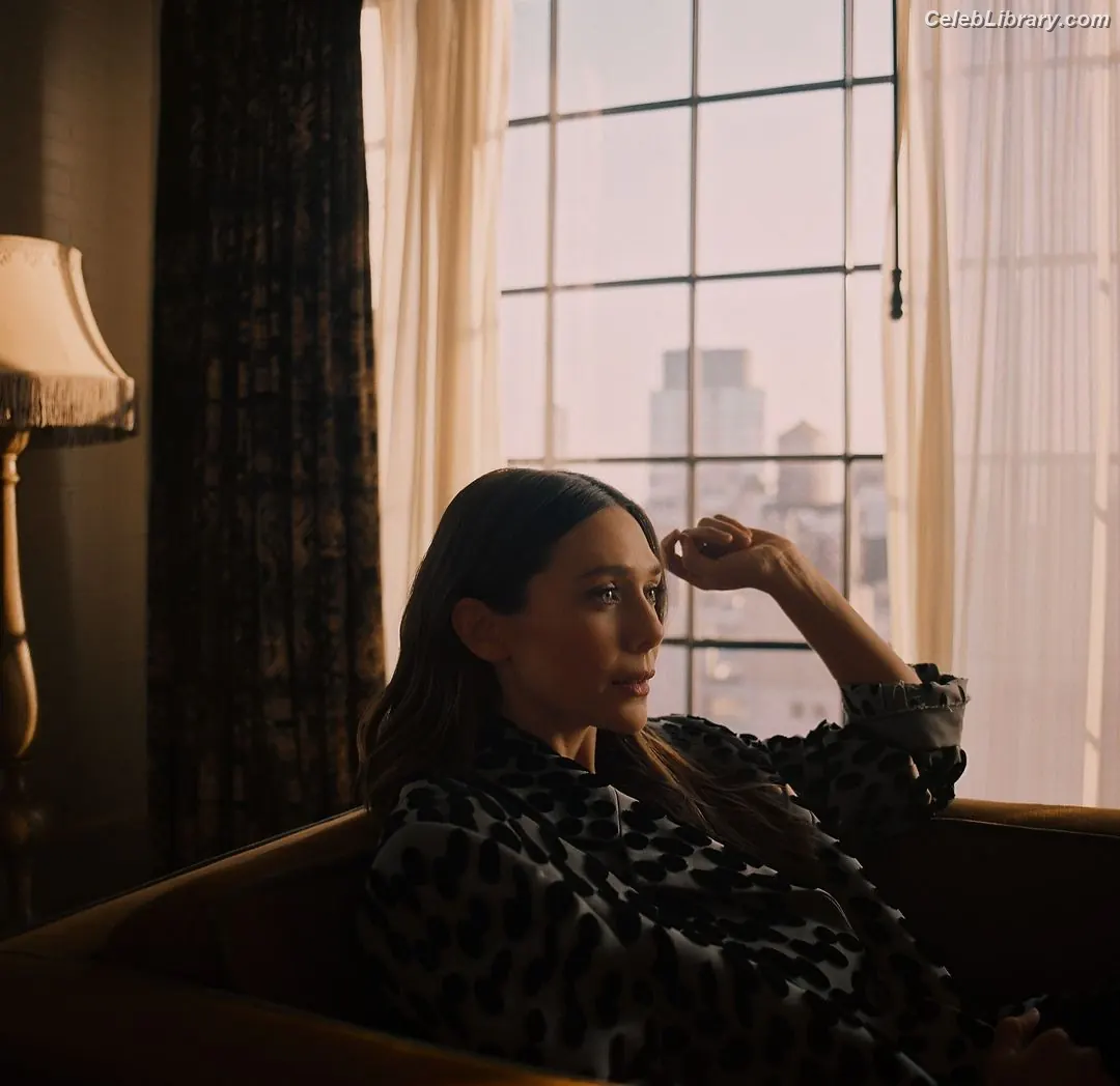 Elizabeth Olsen photo 22 of 2302