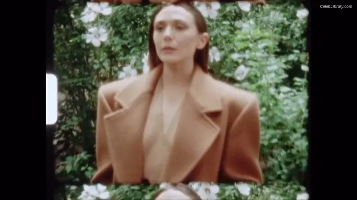 Elizabeth Olsen photo 19 of 2302