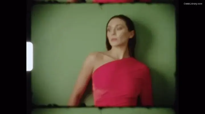 Elizabeth Olsen photo 23 of 2302