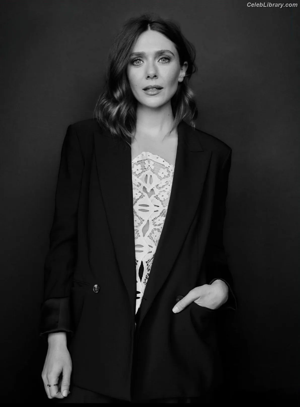 Elizabeth Olsen photo 18 of 2302