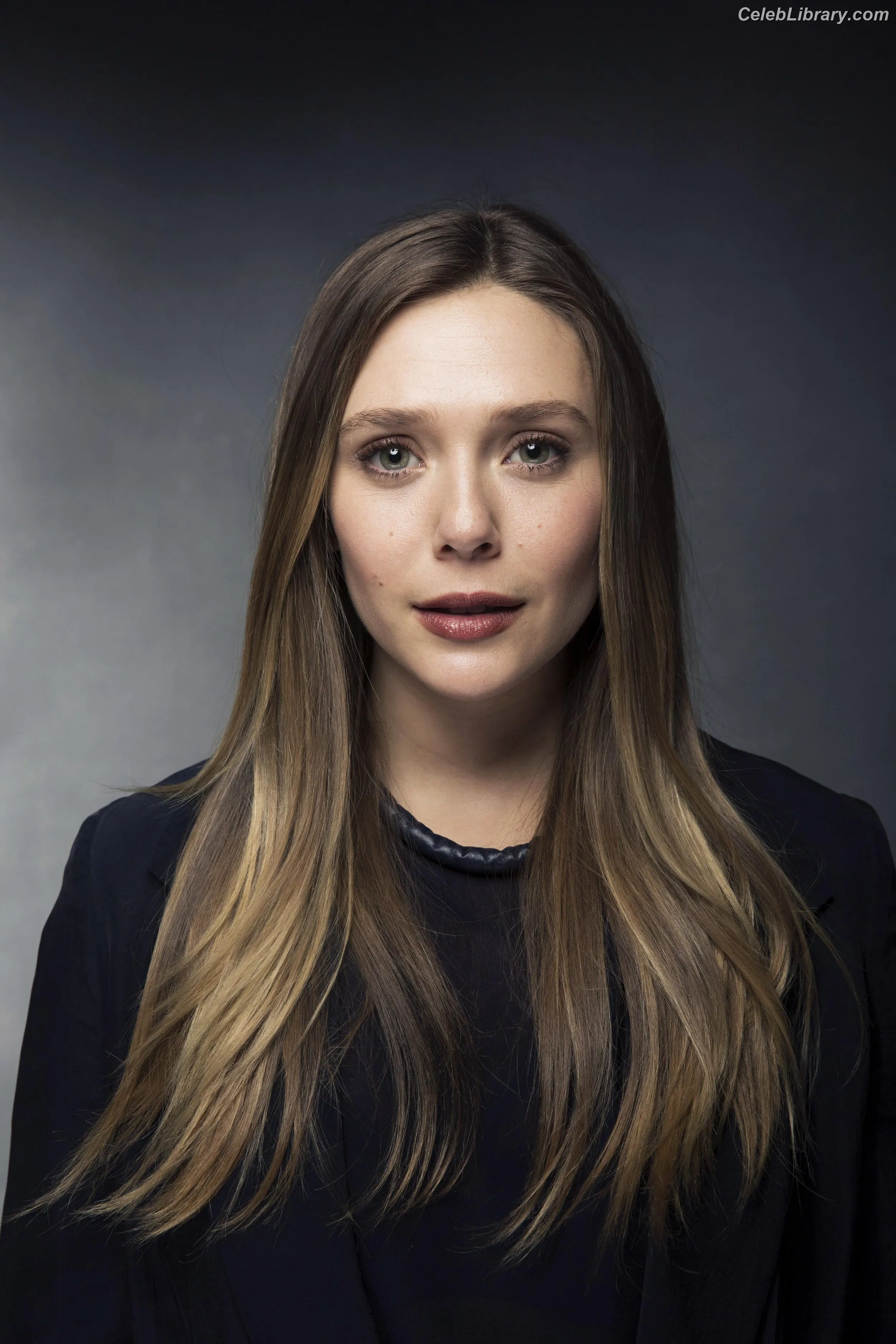 Elizabeth Olsen photo 20 of 2302