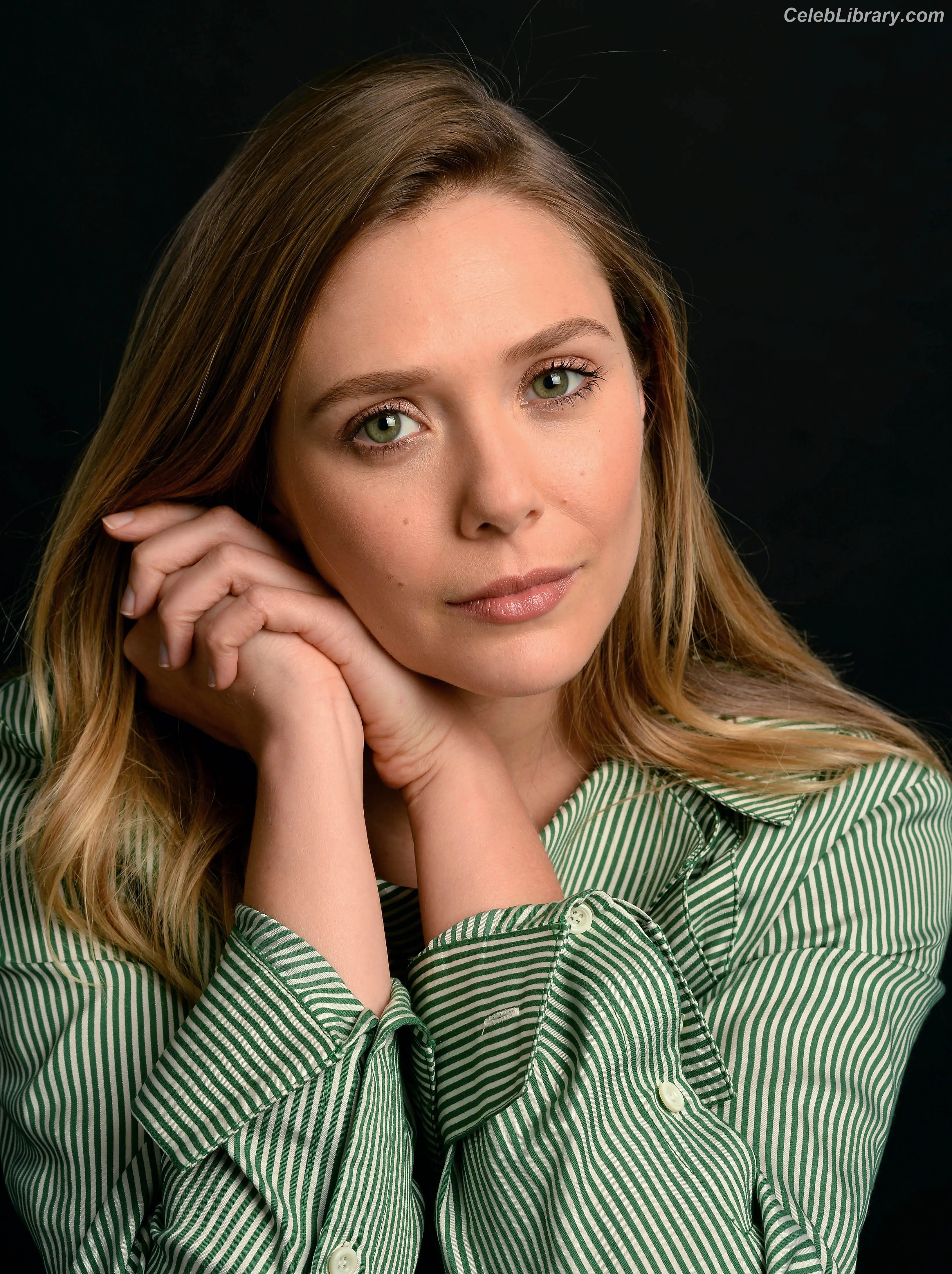 Elizabeth Olsen photo 1 of 2302