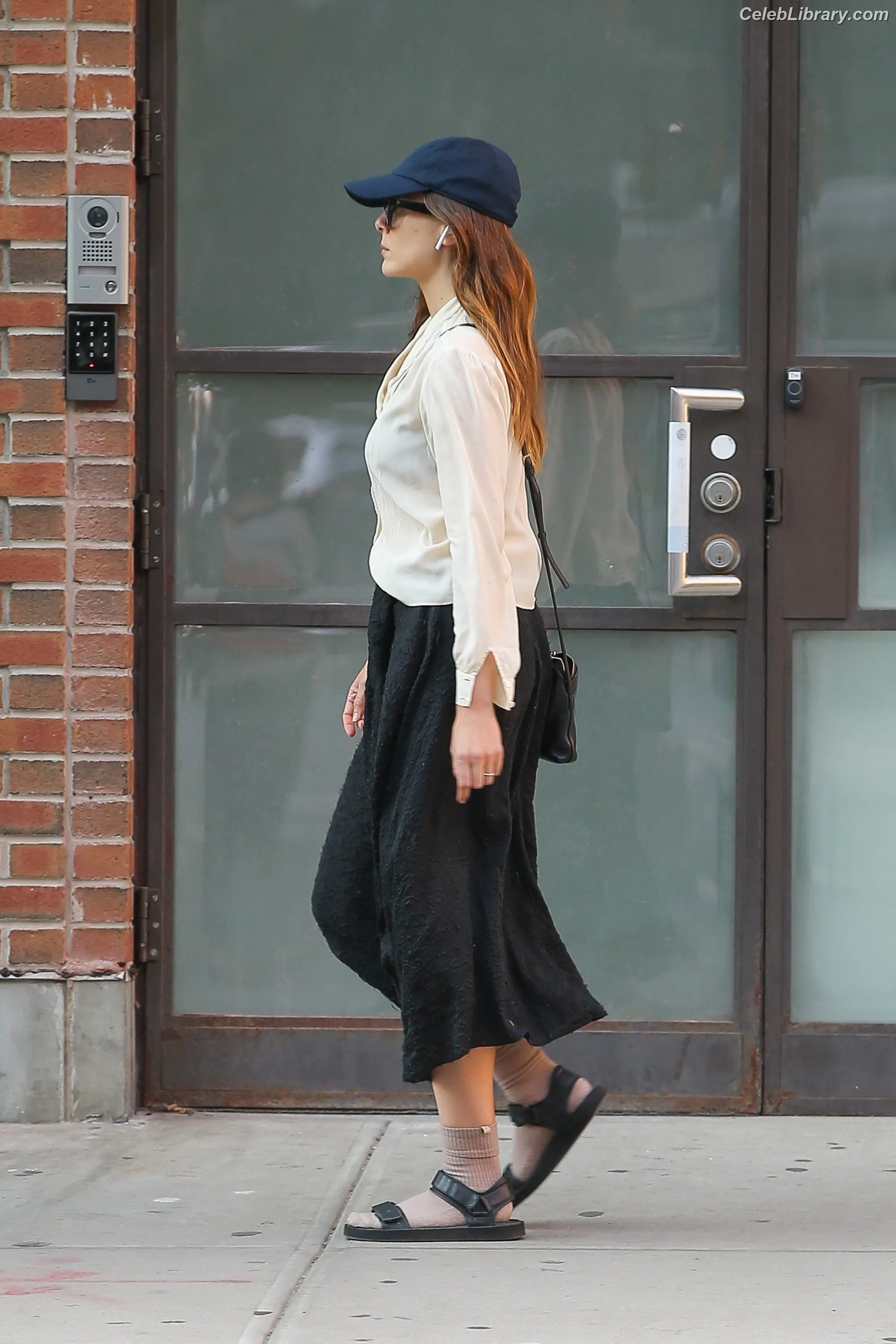 Elizabeth Olsen photo 18 of 2302