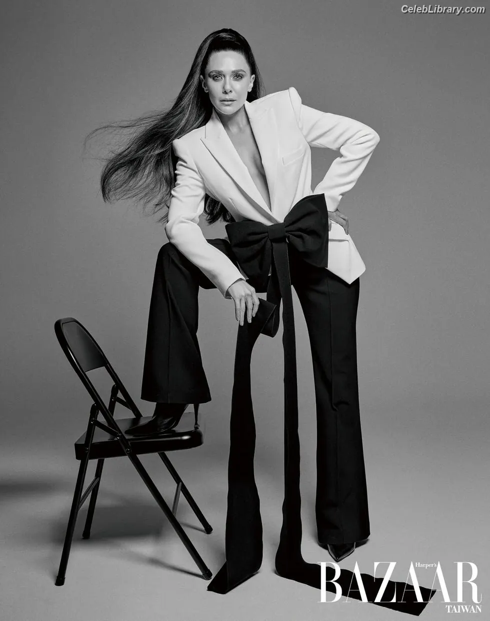 Elizabeth Olsen photo 7 of 2302