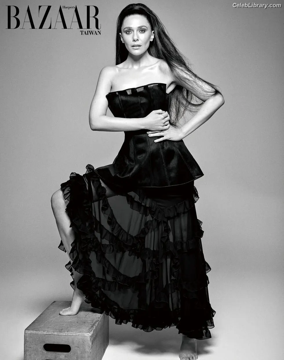 Elizabeth Olsen photo 8 of 2302