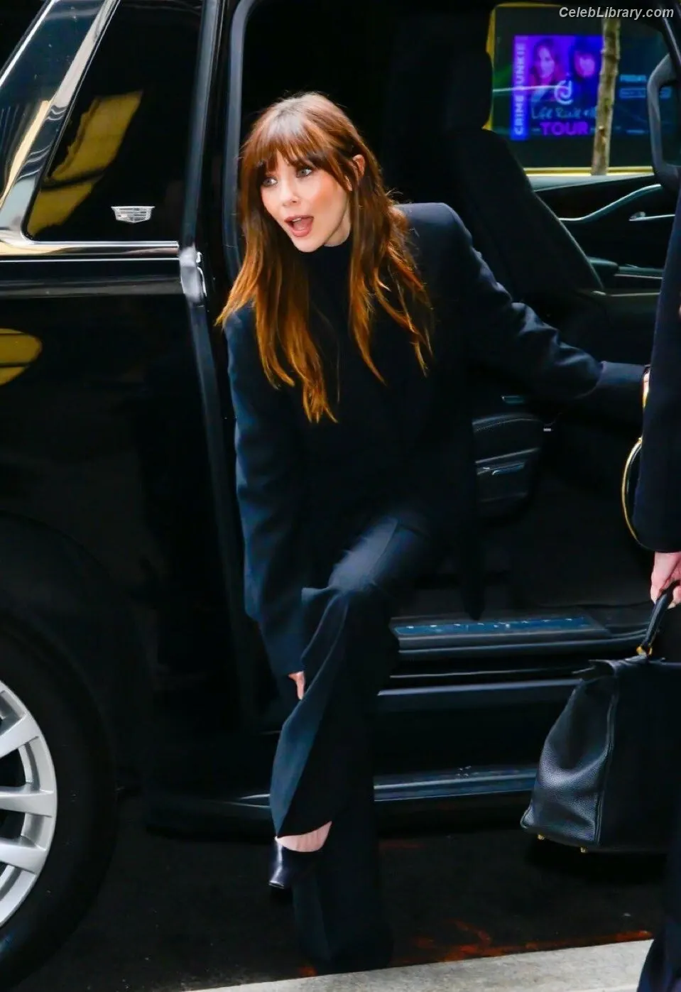 Elizabeth Olsen photo 1 of 2302