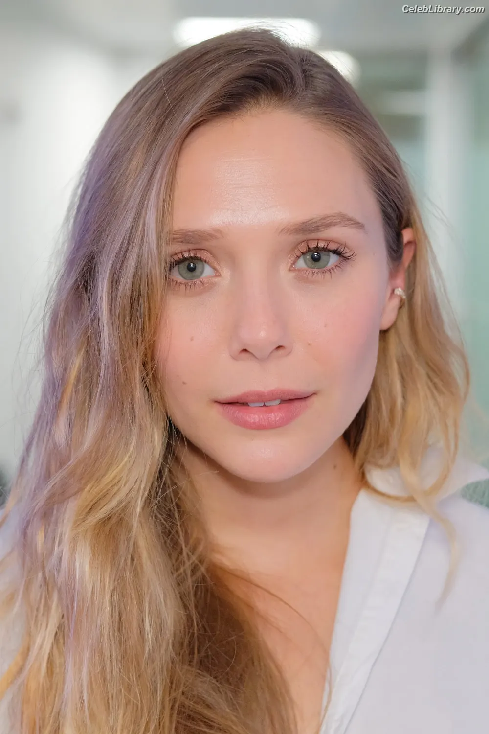 Elizabeth Olsen photo 17 of 2302