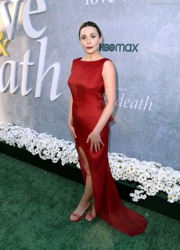 Elizabeth Olsen photo 9 of 2302