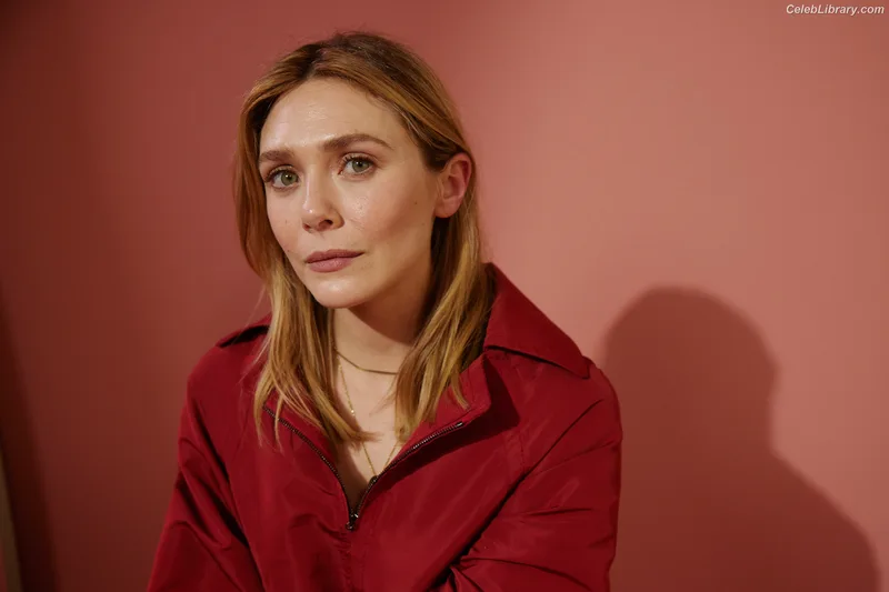 Elizabeth Olsen photo 10 of 2302