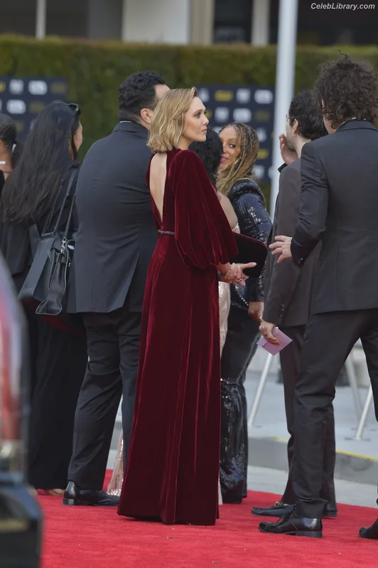 Elizabeth Olsen photo 20 of 2302
