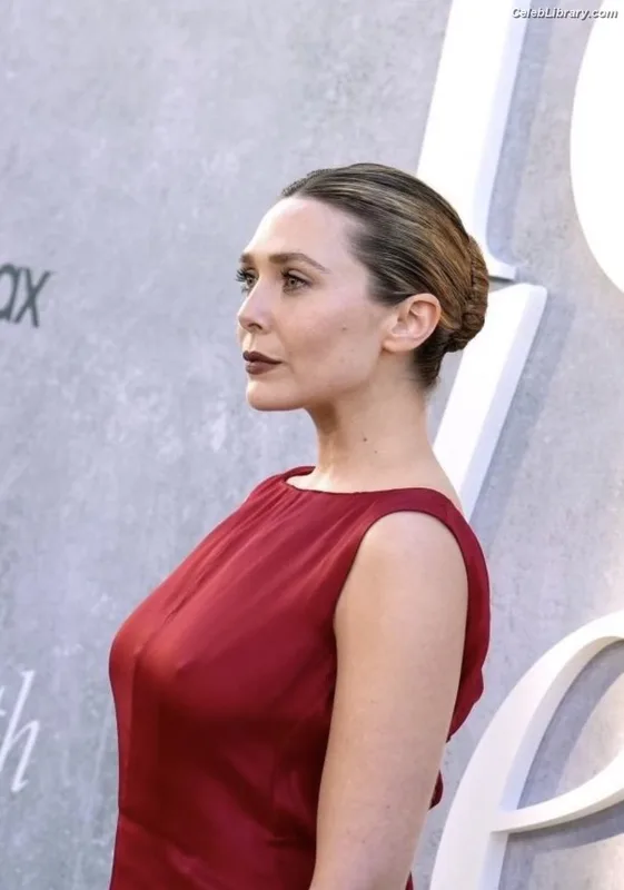 Elizabeth Olsen photo 4 of 2302