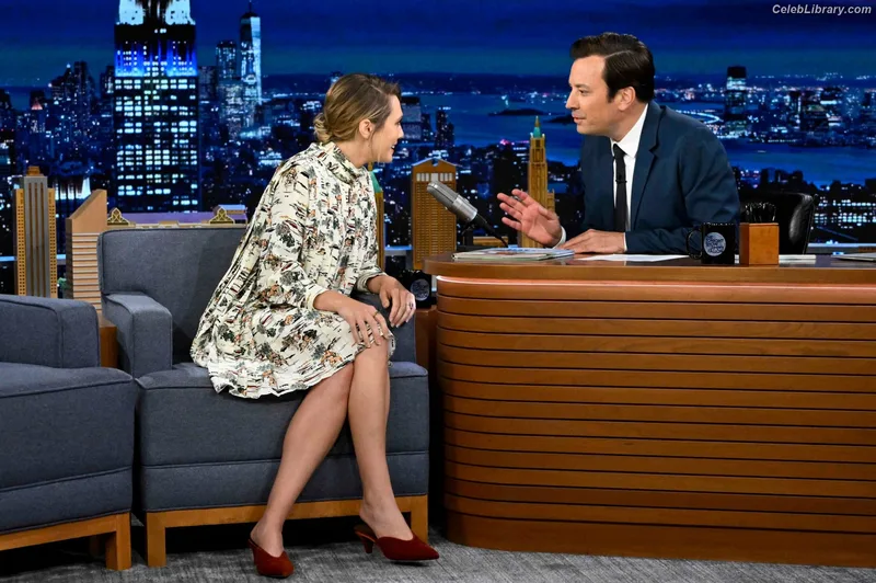 Elizabeth Olsen photo 20 of 2302