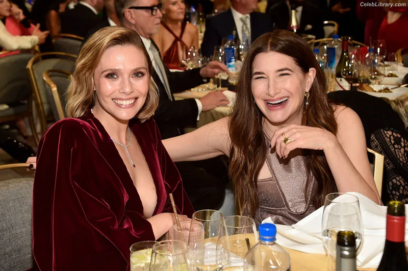 Elizabeth Olsen photo 9 of 2302