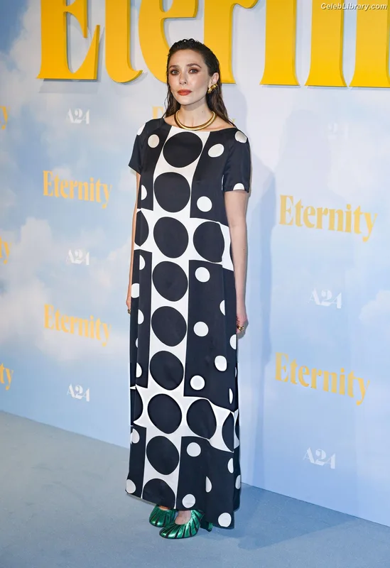 Elizabeth Olsen photo 15 of 2302