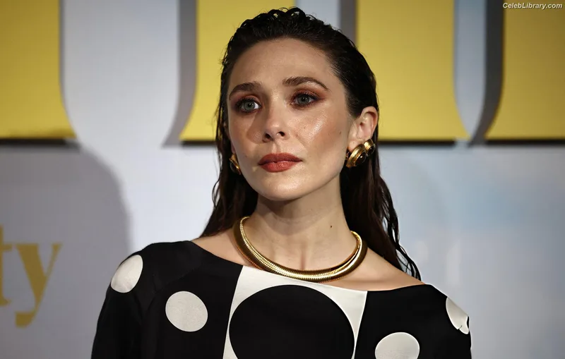 Elizabeth Olsen photo 18 of 2302