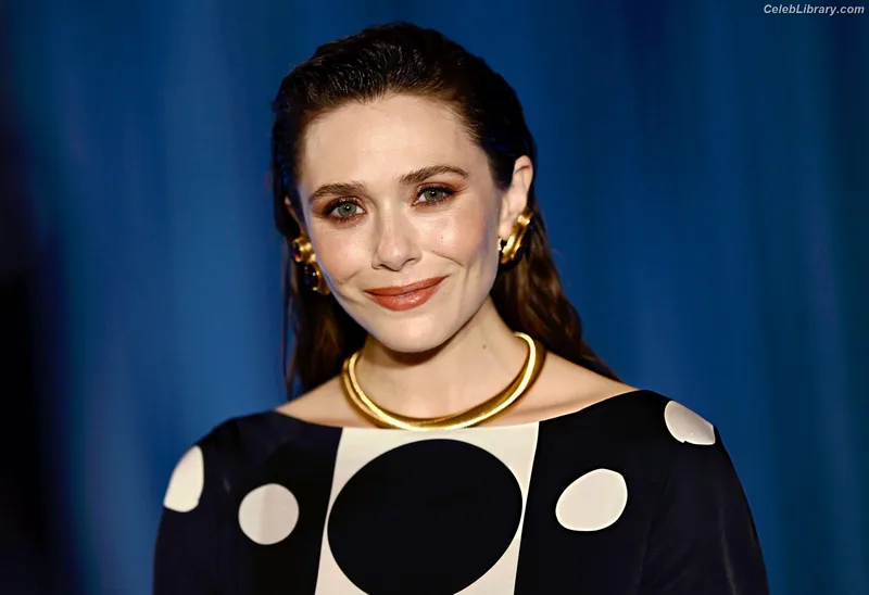 Elizabeth Olsen photo 22 of 2302