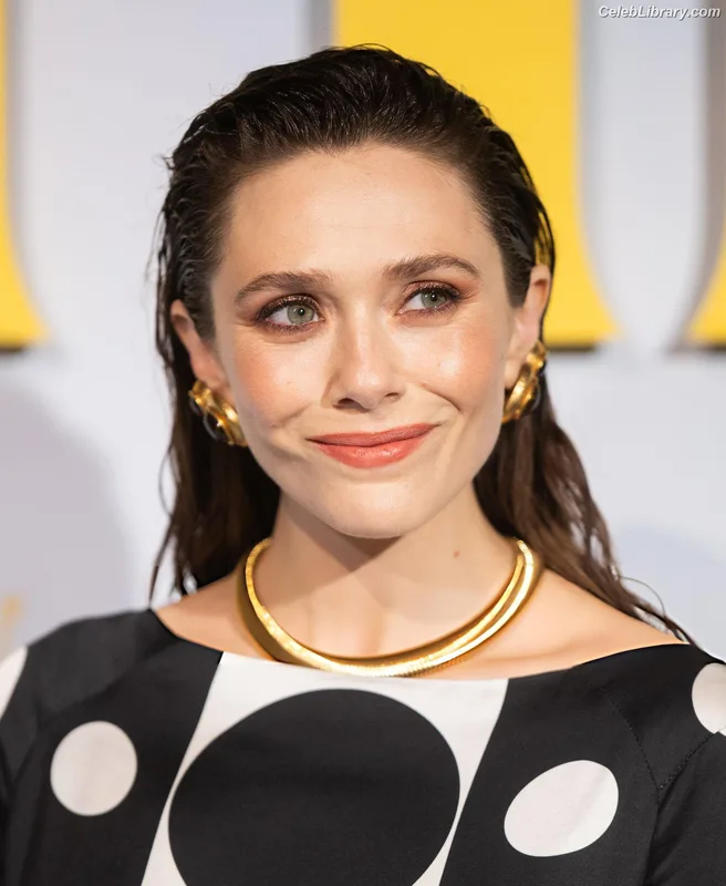 Elizabeth Olsen photo 23 of 2302