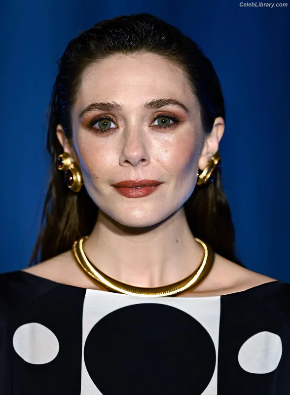 Elizabeth Olsen photo 9 of 2302