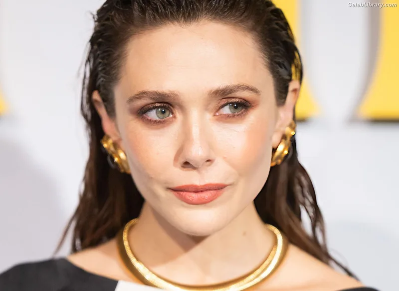 Elizabeth Olsen photo 12 of 2302