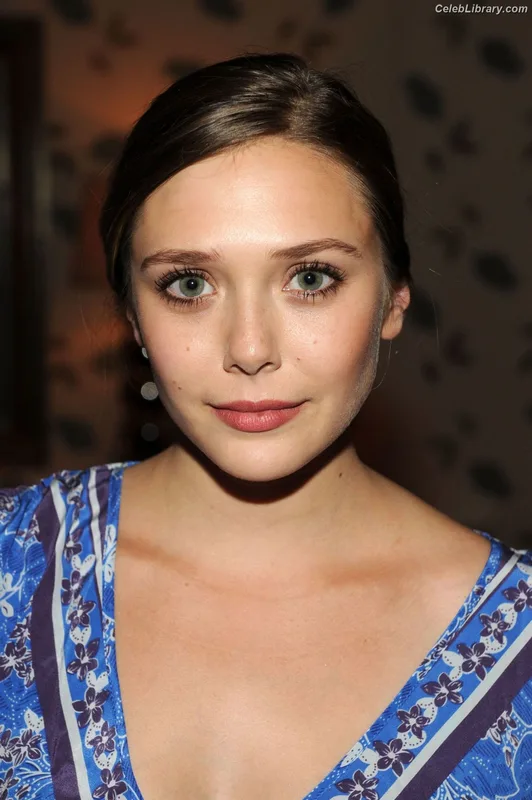 Elizabeth Olsen photo 18 of 2302