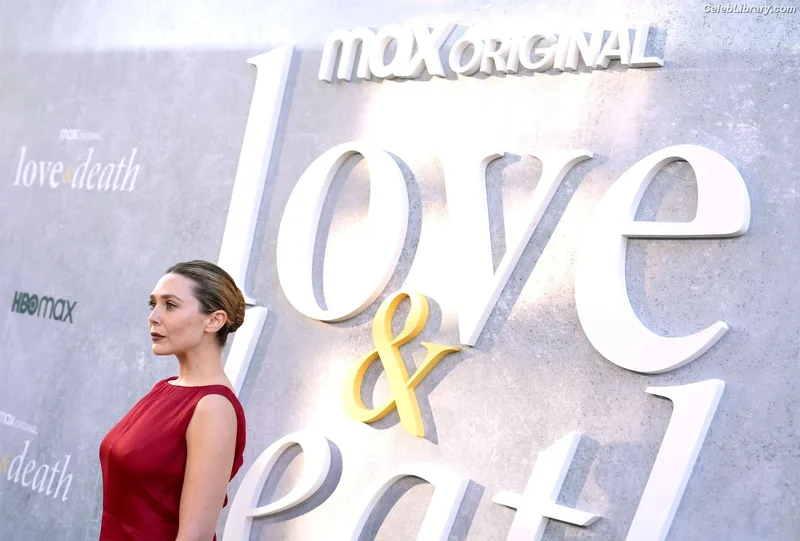 Elizabeth Olsen photo 6 of 2302