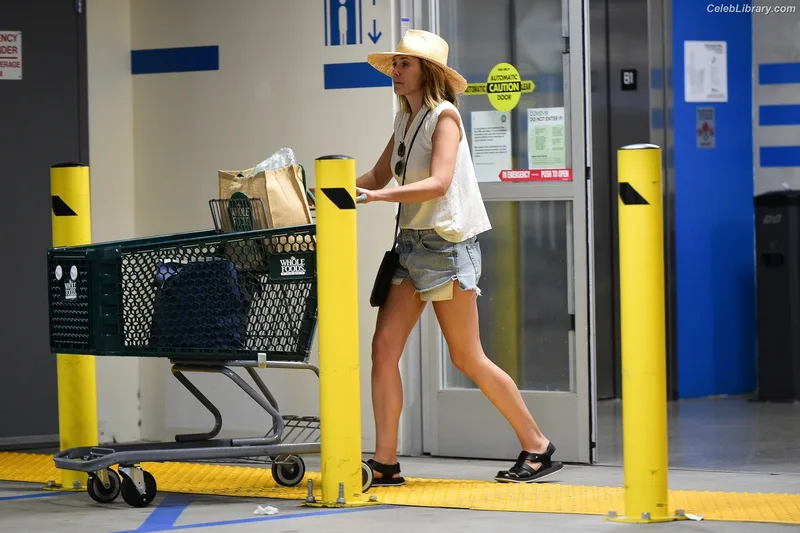 Elizabeth Olsen photo 13 of 2302