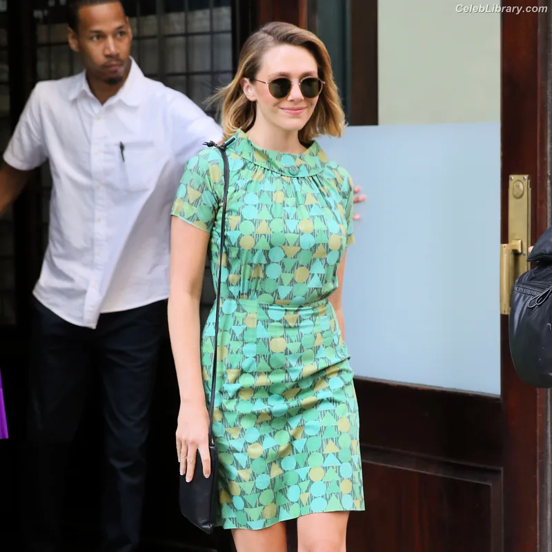 Elizabeth Olsen photo 18 of 2302