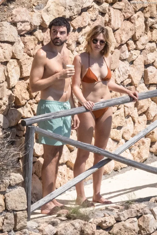 Elizabeth Olsen photo 18 of 2302