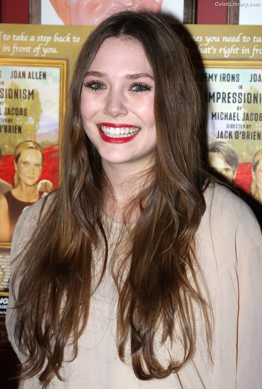 Elizabeth Olsen photo 18 of 2302