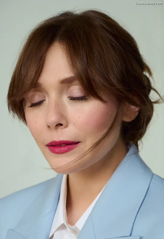 Elizabeth Olsen photo 22 of 2302