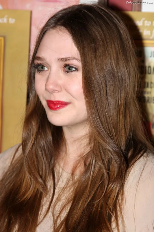 Elizabeth Olsen photo 17 of 2302